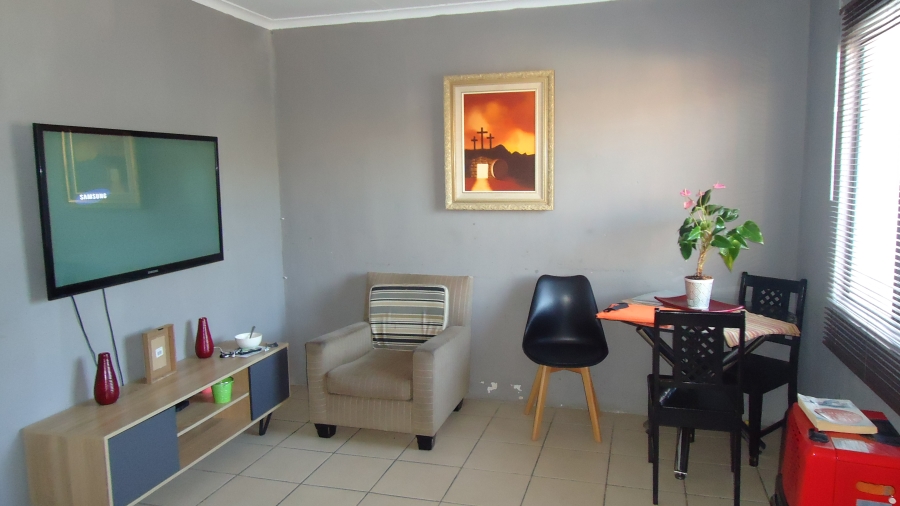 2 Bedroom Property for Sale in Nomzamo Western Cape